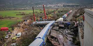 Ao menos 36 pessoas morrem no pior acidente de trem na história da Grécia